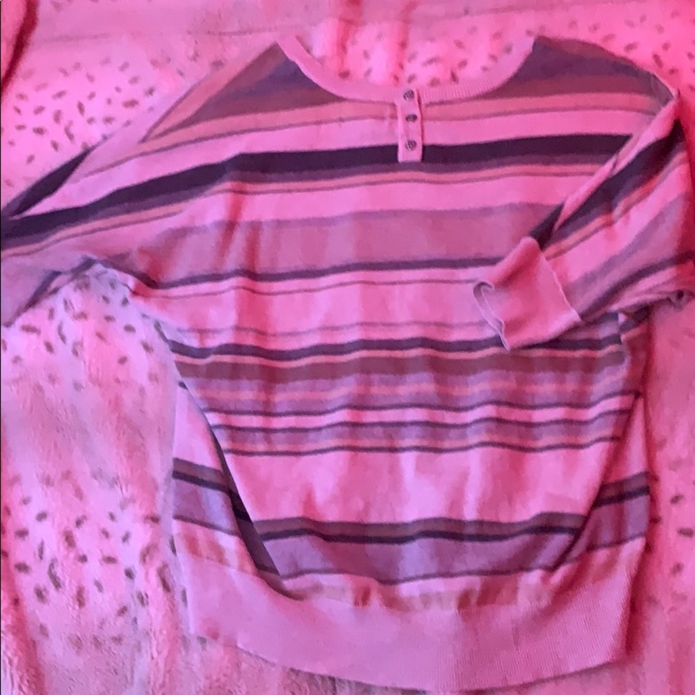 Mid sleeve stripped shirt